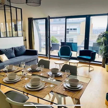 Penthouse 2 Bedrooms With Terrace & Free Parking