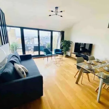 Apartment Penthouse 2 Bedrooms With Terrace & Free Parking