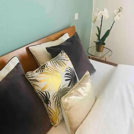 Penthouse 2 Bedrooms With Terrace & Free Parking